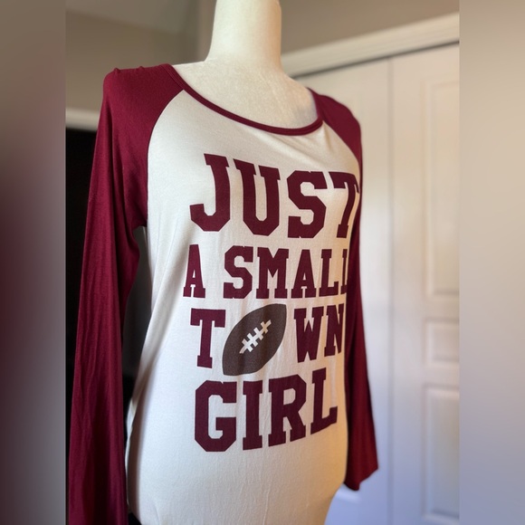 Women’s Raglan Graphic Long Sleeve Tee size Small - Picture 2 of 7